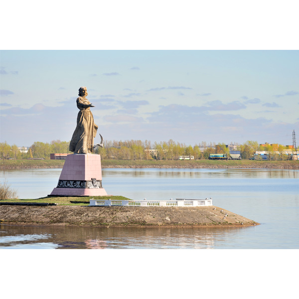 Mütterchen-Wolga-Statue bei Rybinsk